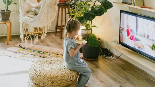 ¿Por qué los preescolares que ven más la televisión duermen peor?